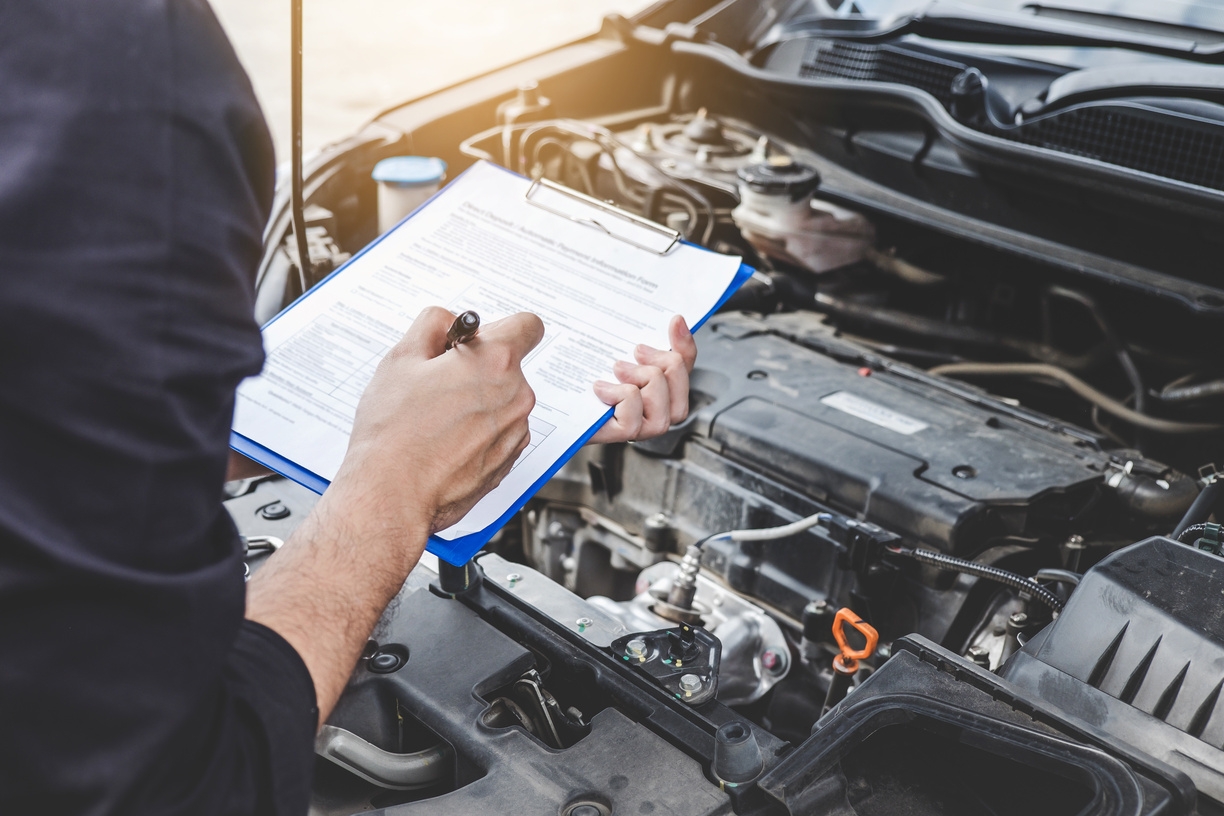 Riparazione meccanica di un automobile