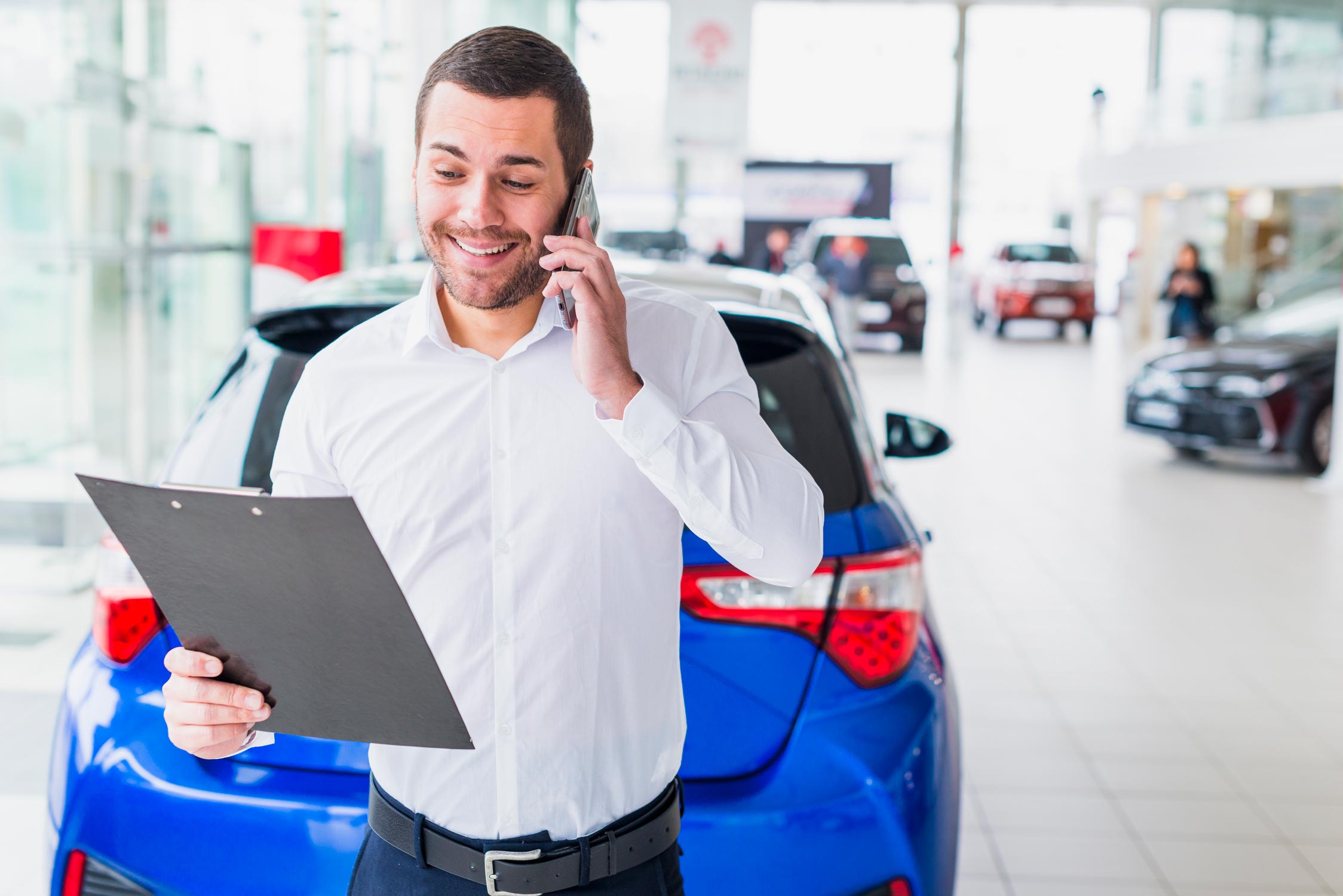 Car rental clerk gives telephone support